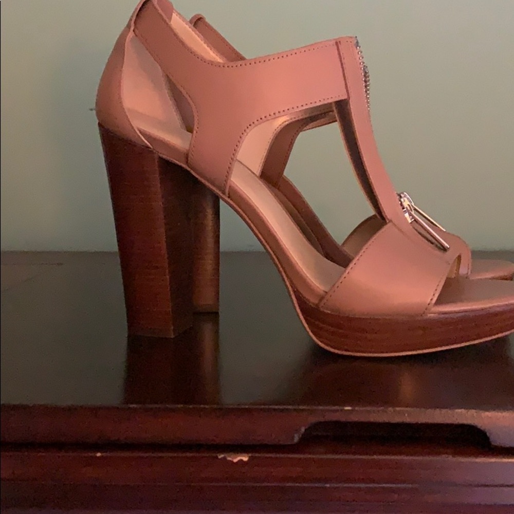 Michael Kors Shoes size 7